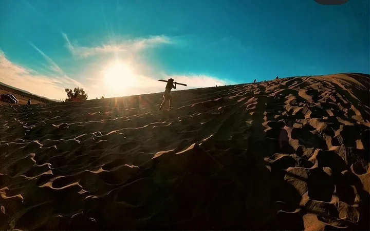 Sandboarding in der Wüste — imagen 6
